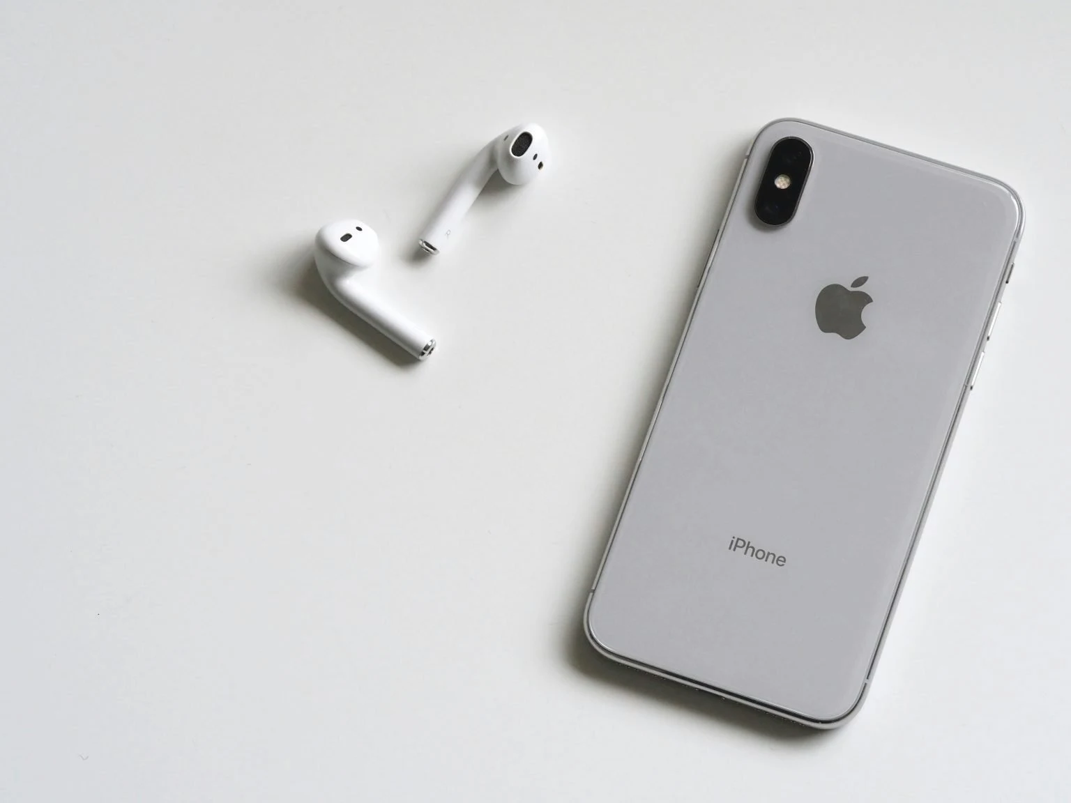 5 iPhone X Photorealistic mockups